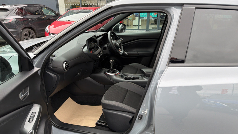 Nissan Juke 1.0 DiG-T N-Connecta 5dr Petrol Hatchback